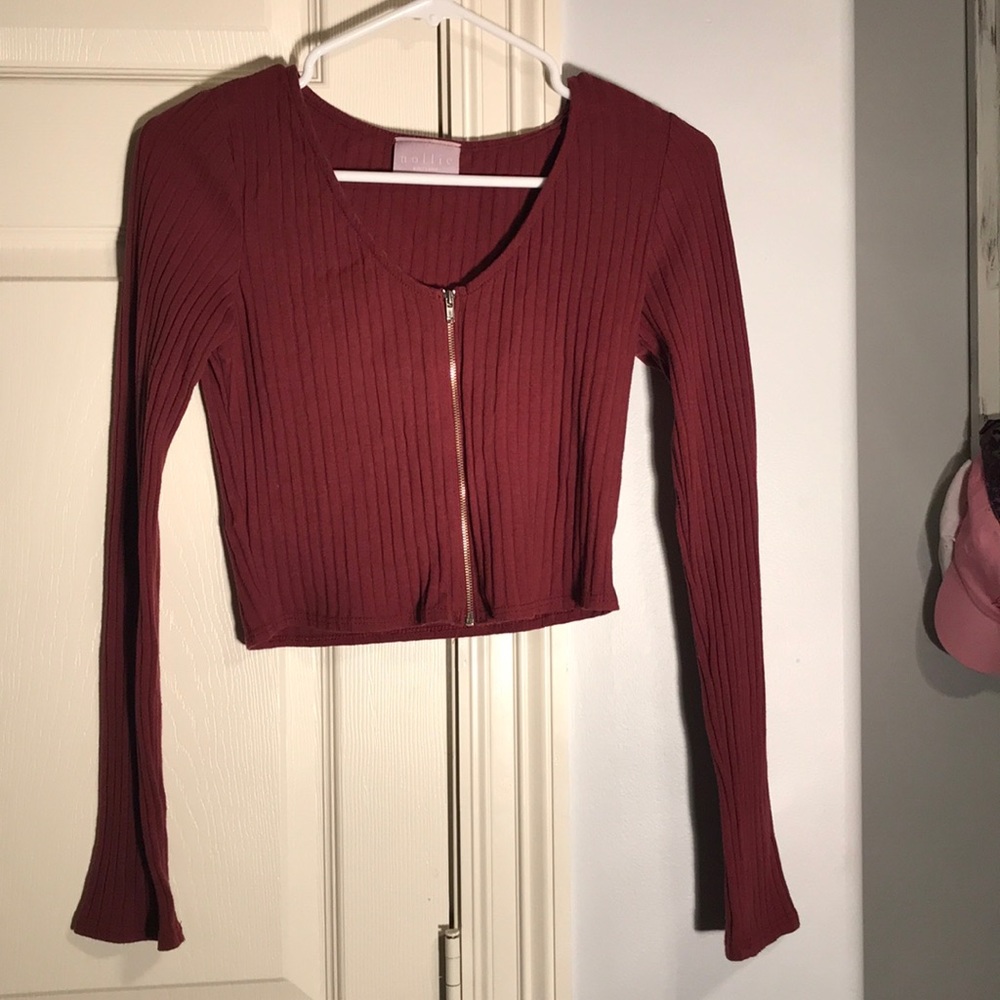 Nollie zipper crop top.